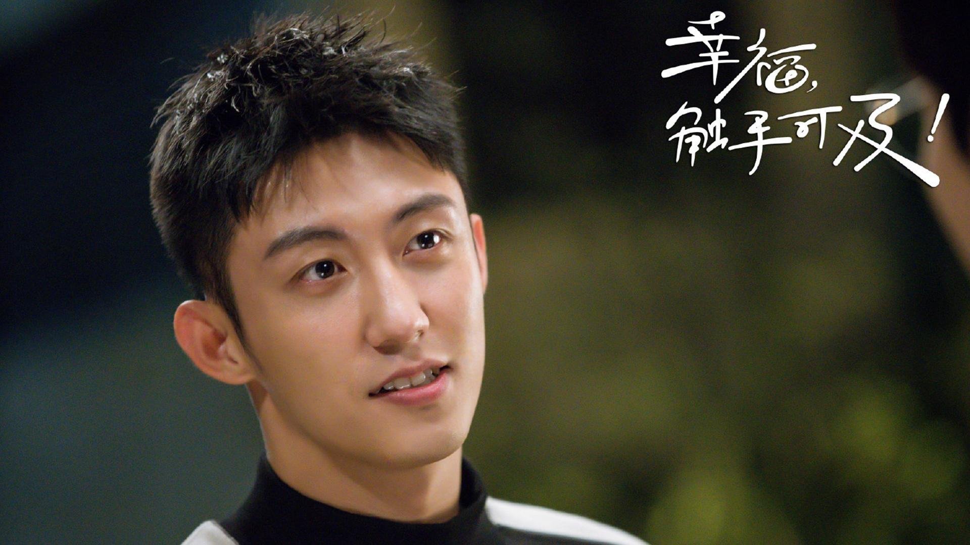 体育新闻中心深化体育内容多语种传播机制,体育新闻的要求